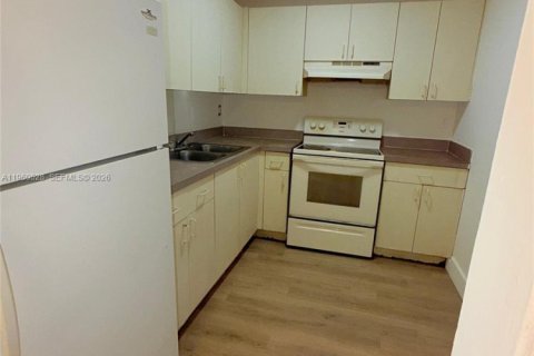 Кондоминиум с 2 спальнями в Хайалиа, Флорида № 2026701