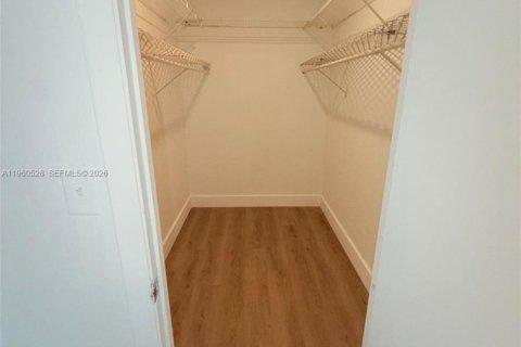 Condo in Hialeah, Florida, 2 bedrooms № 2026701 - photo 7