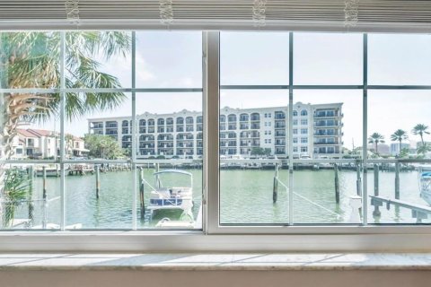 Commercial property in Clearwater, Florida 720.36 sq.m. № 2224395 - photo 4