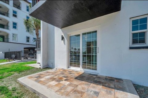 Commercial property in Clearwater, Florida 720.36 sq.m. № 2224395 - photo 8