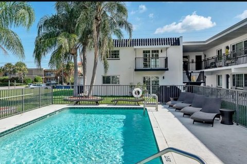 Commercial property in Clearwater, Florida 720.36 sq.m. № 2224395 - photo 13