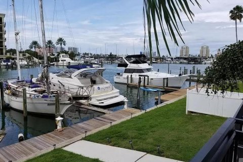 Commercial property in Clearwater, Florida 720.36 sq.m. № 2224395 - photo 15