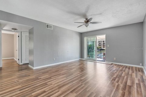 Commercial property in Clearwater, Florida 720.36 sq.m. № 2224395 - photo 6