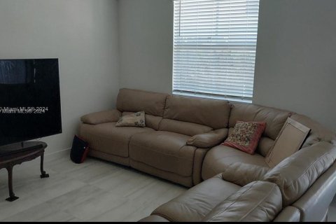 Adosado en alquiler en Homestead, Florida, 4 dormitorios, 169.64 m2 № 1935541 - foto 3