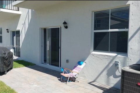 Adosado en alquiler en Homestead, Florida, 4 dormitorios, 169.64 m2 № 1935541 - foto 10