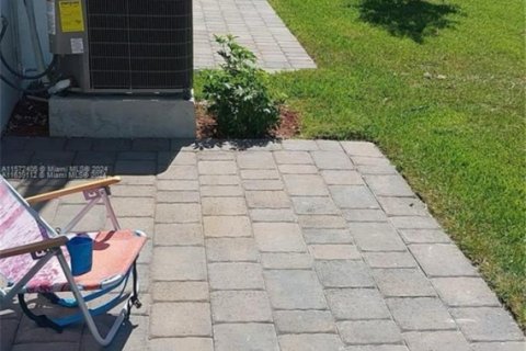 Adosado en alquiler en Homestead, Florida, 4 dormitorios, 169.64 m2 № 1935541 - foto 11