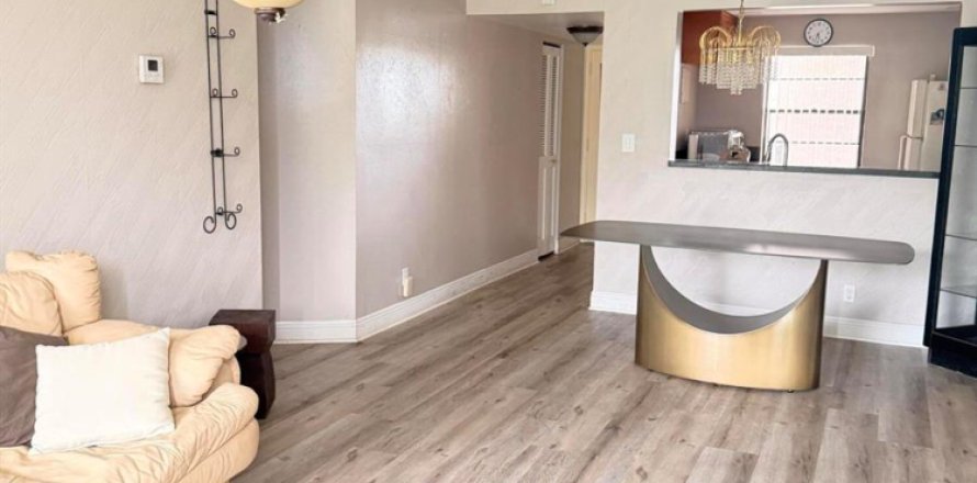 Condo in Tamarac, Florida, 1 bedroom № 2385378
