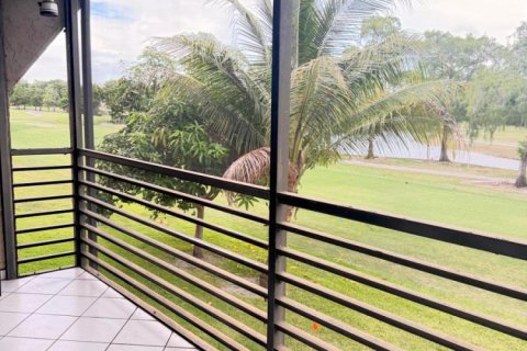 Condo in Tamarac, Florida, 1 bedroom № 2385378 - photo 10