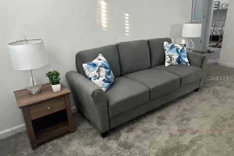 House in Eagle Lake, Florida 6 bedrooms, 186.55 sq.m. № 1795282 - photo 4