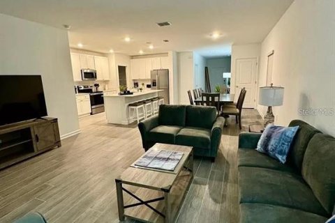 House in Eagle Lake, Florida 6 bedrooms, 186.55 sq.m. № 1795282 - photo 3