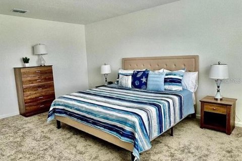 House in Eagle Lake, Florida 6 bedrooms, 186.55 sq.m. № 1795282 - photo 18