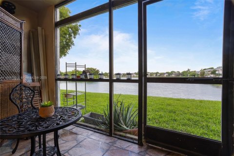 Condo in Oakland Park, Florida, 2 bedrooms  № 1888259 - photo 11