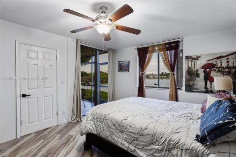 Condo in Oakland Park, Florida, 2 bedrooms  № 1888259 - photo 21