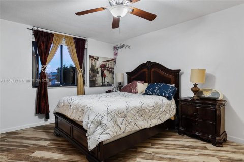 Condo in Oakland Park, Florida, 2 bedrooms  № 1888259 - photo 23