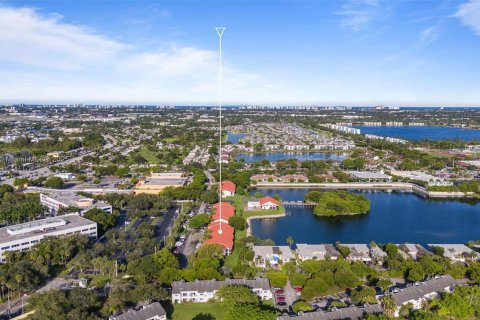 Condo in Oakland Park, Florida, 2 bedrooms  № 1888259 - photo 30
