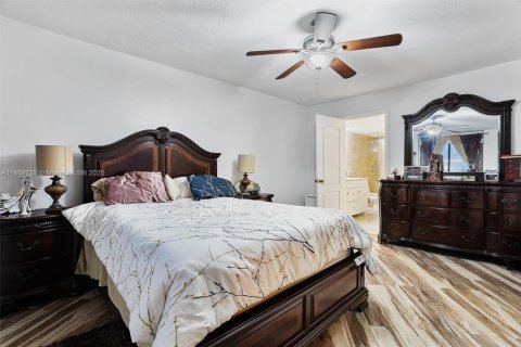 Condo in Oakland Park, Florida, 2 bedrooms  № 1888259 - photo 24