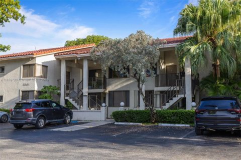 Condo in Oakland Park, Florida, 2 bedrooms  № 1888259 - photo 7