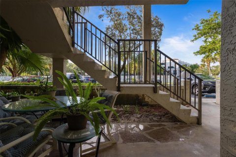 Condo in Oakland Park, Florida, 2 bedrooms  № 1888259 - photo 10