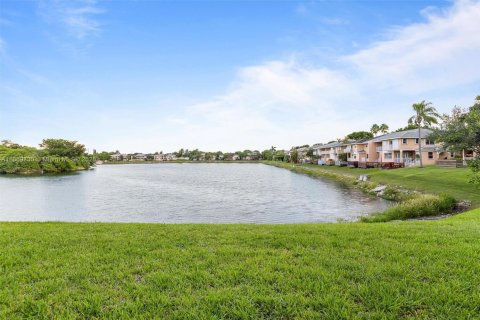 Condo in Oakland Park, Florida, 2 bedrooms  № 1888259 - photo 14