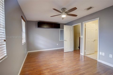 Adosado en venta en Miami, Florida, 2 dormitorios, 98.85 m2 № 2290143 - foto 27
