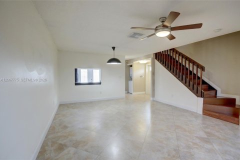 Adosado en venta en Miami, Florida, 2 dormitorios, 98.85 m2 № 2290143 - foto 12