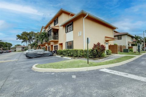 Adosado en venta en Miami, Florida, 2 dormitorios, 98.85 m2 № 2290143 - foto 4
