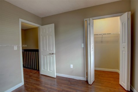 Adosado en venta en Miami, Florida, 2 dormitorios, 98.85 m2 № 2290143 - foto 19