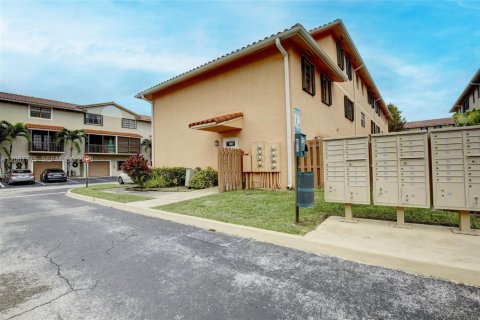 Adosado en venta en Miami, Florida, 2 dormitorios, 98.85 m2 № 2290143 - foto 7