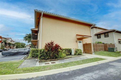 Adosado en venta en Miami, Florida, 2 dormitorios, 98.85 m2 № 2290143 - foto 5