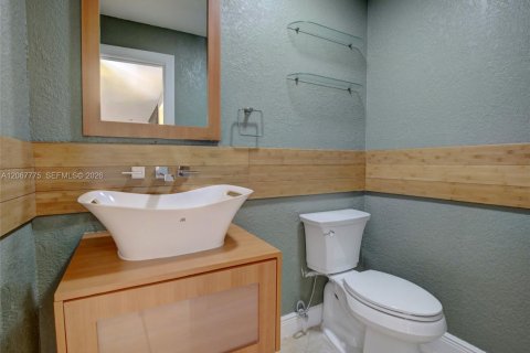 Adosado en venta en Miami, Florida, 2 dormitorios, 98.85 m2 № 2290143 - foto 28