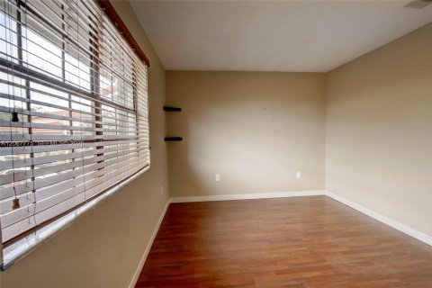 Adosado en venta en Miami, Florida, 2 dormitorios, 98.85 m2 № 2290143 - foto 17