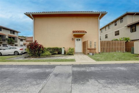 Adosado en venta en Miami, Florida, 2 dormitorios, 98.85 m2 № 2290143 - foto 6