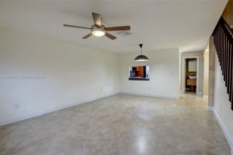 Adosado en venta en Miami, Florida, 2 dormitorios, 98.85 m2 № 2290143 - foto 11