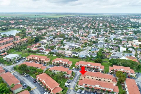 Adosado en venta en Miami, Florida, 2 dormitorios, 98.85 m2 № 2290143 - foto 3