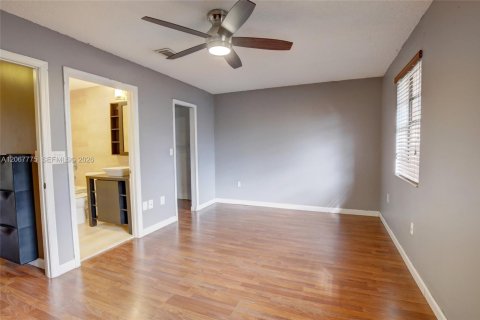 Adosado en venta en Miami, Florida, 2 dormitorios, 98.85 m2 № 2290143 - foto 26