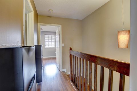 Adosado en venta en Miami, Florida, 2 dormitorios, 98.85 m2 № 2290143 - foto 20