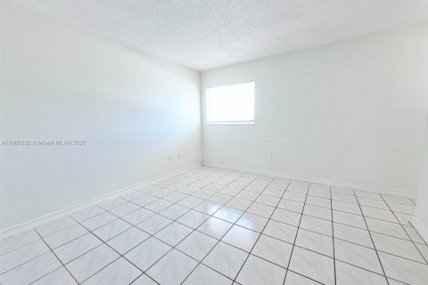Condo in Miami Beach, Florida, 1 bedroom  № 1678641 - photo 2