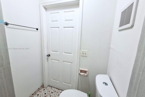 Condo in Miami Beach, Florida, 1 bedroom  № 1678641 - photo 10