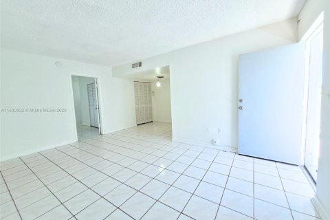Condo in Miami Beach, Florida, 1 bedroom  № 1678641 - photo 15