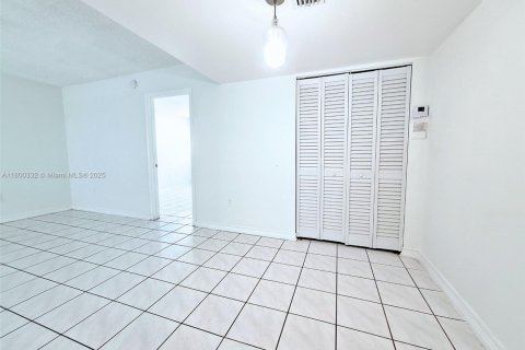 Condo in Miami Beach, Florida, 1 bedroom  № 1678641 - photo 5