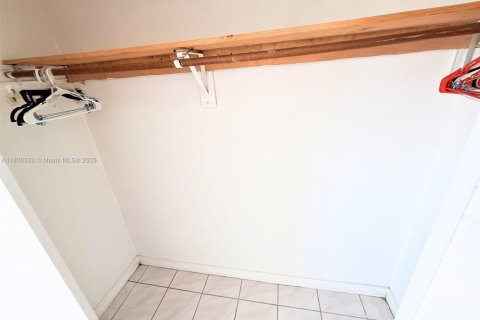 Condo in Miami Beach, Florida, 1 bedroom  № 1678641 - photo 8