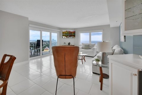 Condo in Daytona Beach Shores, Florida, 2 bedrooms  № 1855707 - photo 25