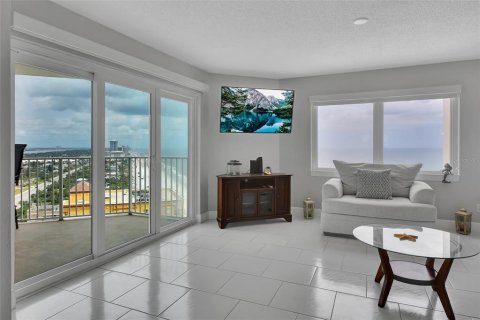 Condo in Daytona Beach Shores, Florida, 2 bedrooms  № 1855707 - photo 16