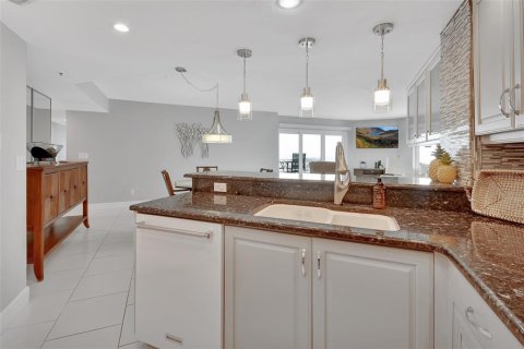 Condo in Daytona Beach Shores, Florida, 2 bedrooms  № 1855707 - photo 24