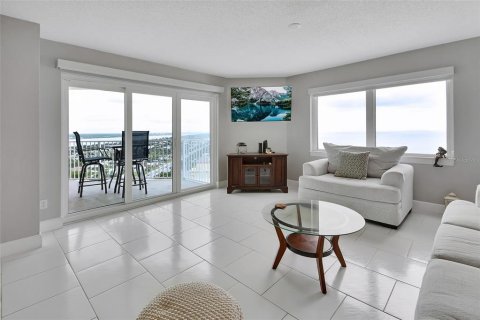 Condo in Daytona Beach Shores, Florida, 2 bedrooms  № 1855707 - photo 17