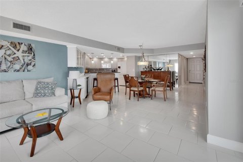 Condo in Daytona Beach Shores, Florida, 2 bedrooms  № 1855707 - photo 20