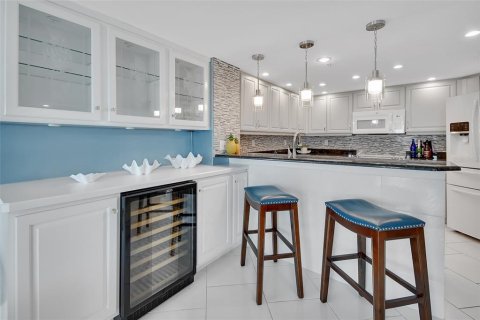 Condo in Daytona Beach Shores, Florida, 2 bedrooms  № 1855707 - photo 26
