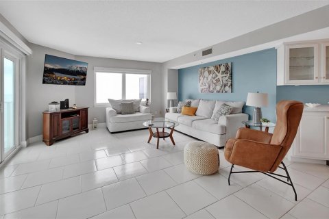 Condo in Daytona Beach Shores, Florida, 2 bedrooms  № 1855707 - photo 14
