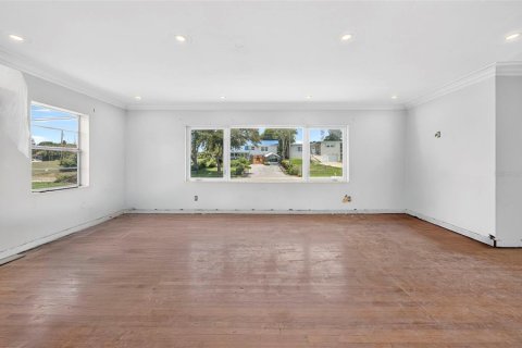 Casa en venta en Daytona Beach, Florida, 5 dormitorios, 248.61 m2 № 2316759 - foto 10