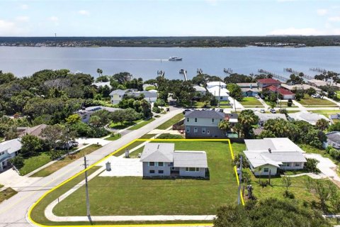 Casa en venta en Daytona Beach, Florida, 5 dormitorios, 248.61 m2 № 2316759 - foto 2